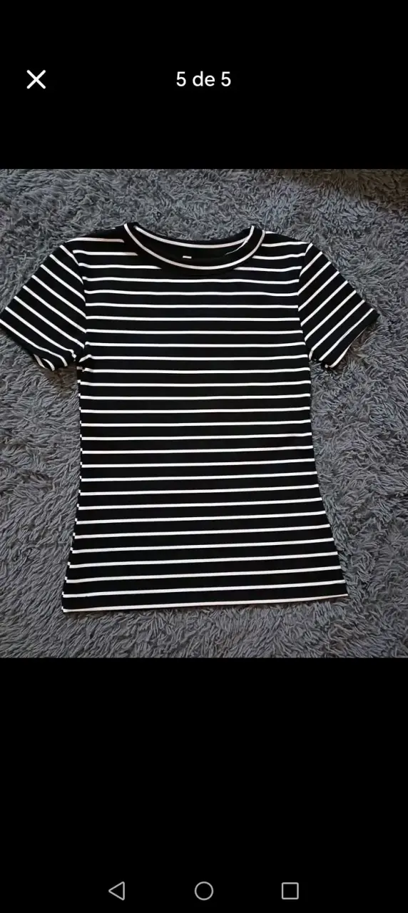 Polera rayada blanca y negra casual