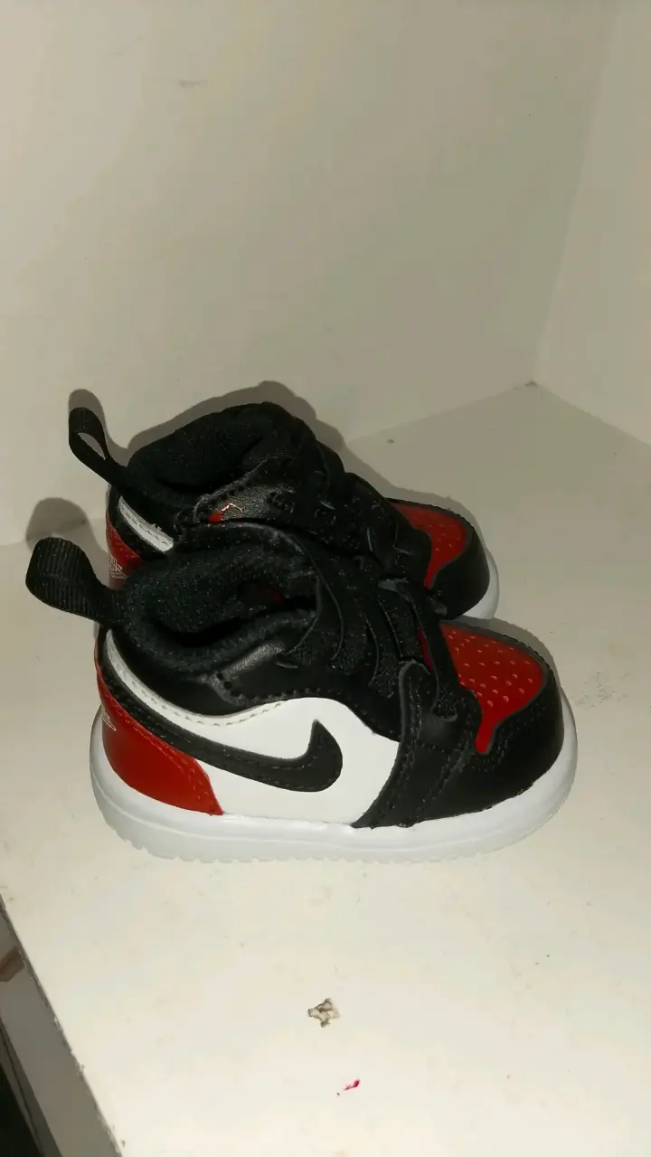 Zapatillas deportivas negras y rojas para niños - 2