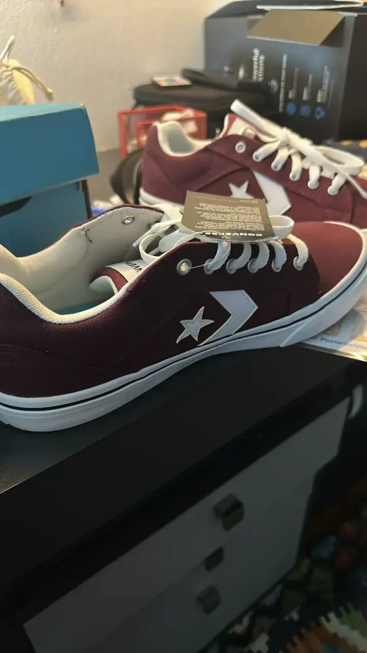 Zapatillas Converse burdeos con logo estrella - 1