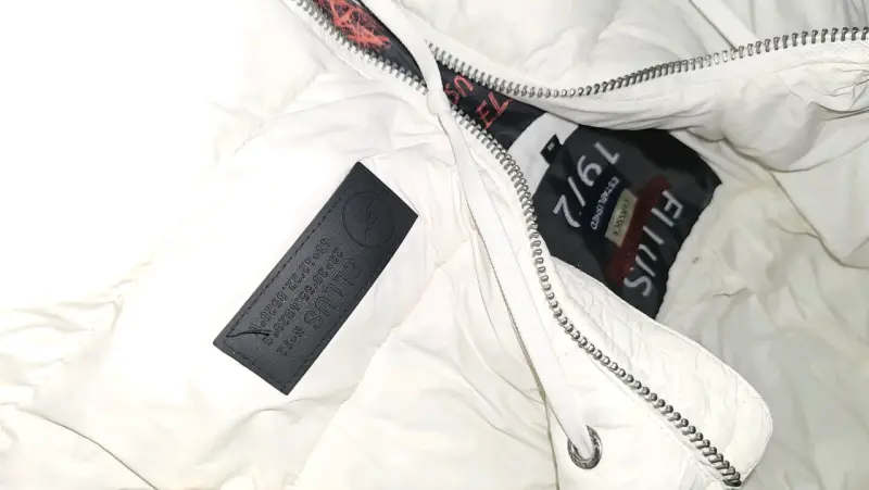 Chaqueta blanca con capucha Ellus - 3