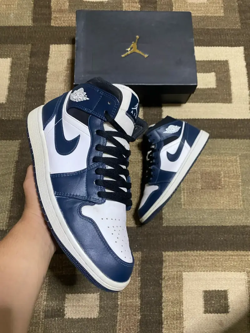 Zapatillas Air Jordan 1 Mid azul y blanco