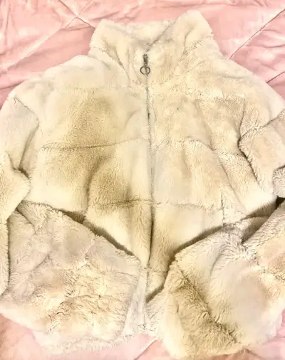 Chaqueta viral peludita - miniatura 1