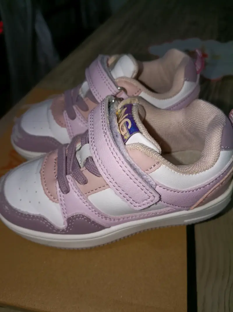 Zapatillas deportivas N°25
