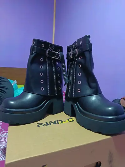 Botas negras de cuero con plataforma - miniatura 3