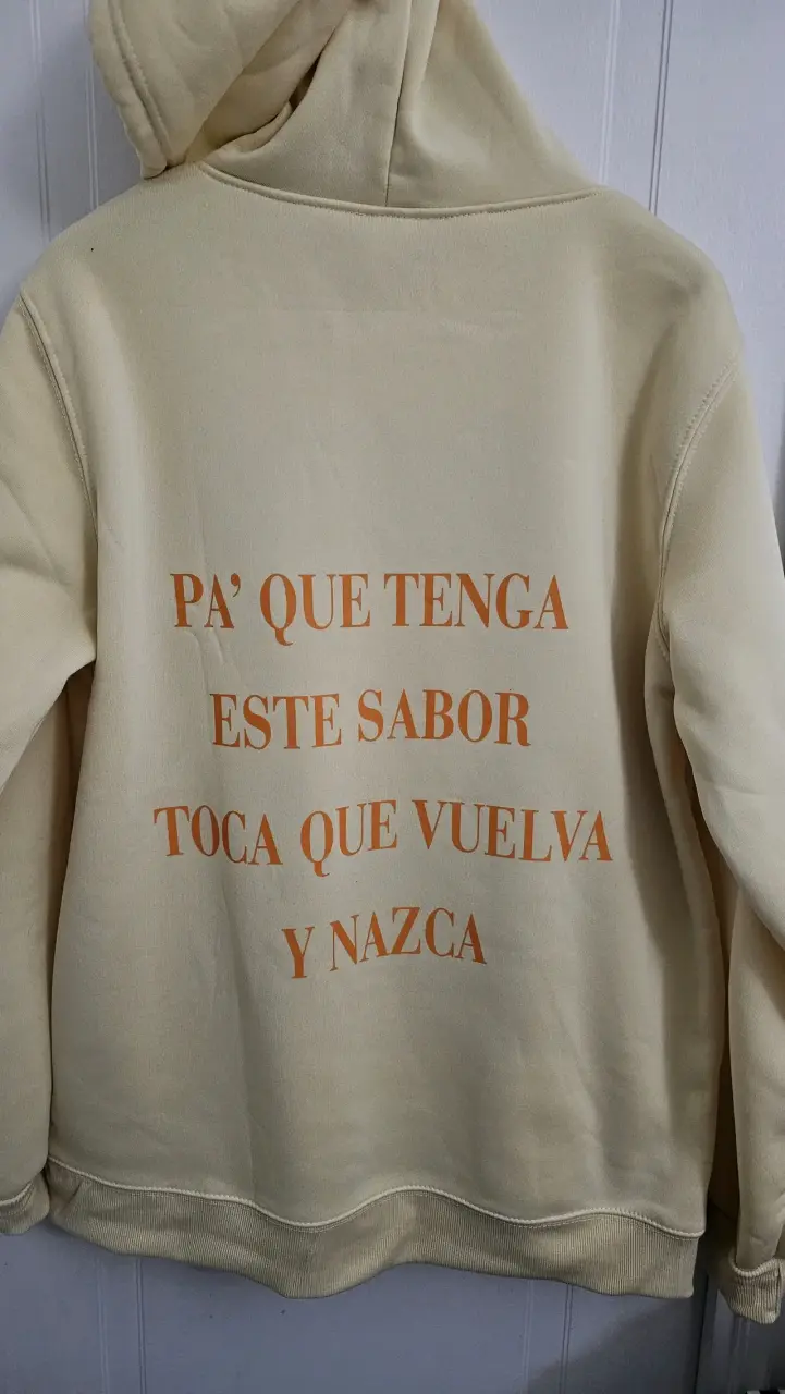 Polerón beige con capucha 'Latina Forever' - 2