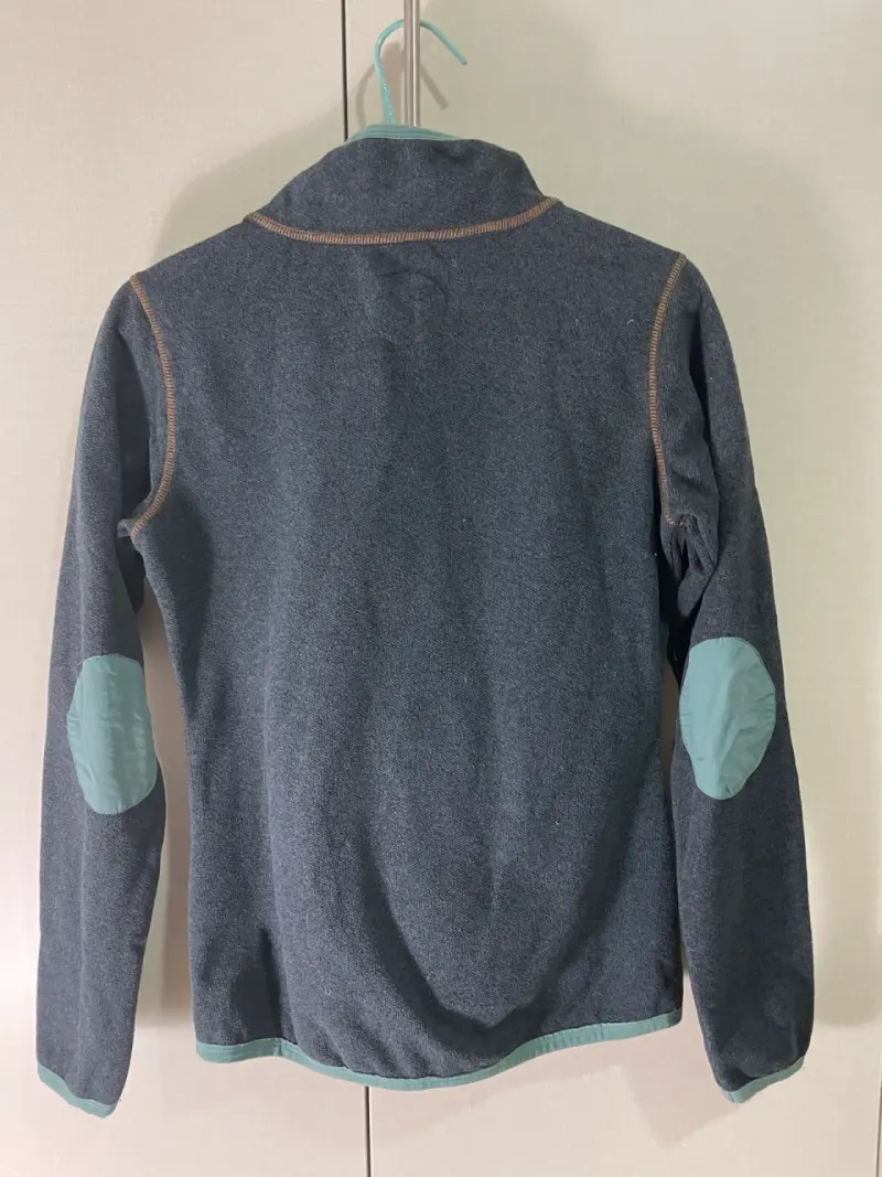 Polerón polar azul con detalles verdes para mujer - 4