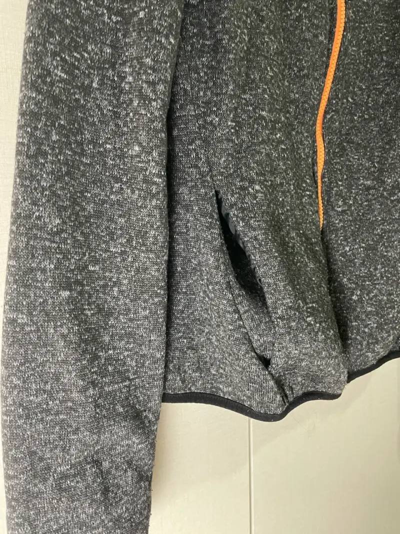 Chaqueta deportiva gris con cierre naranja - 4