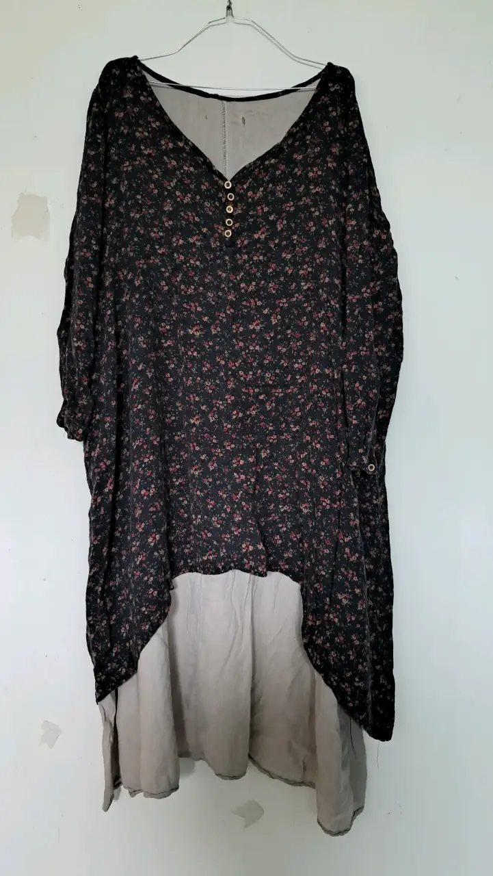 Vestido bohemio floral con botones - 1