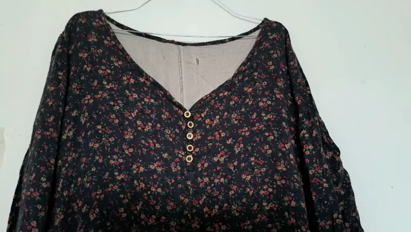Vestido bohemio floral con botones - 2