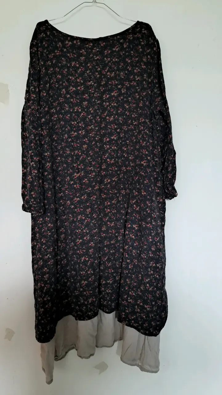 Vestido bohemio floral con botones - 4