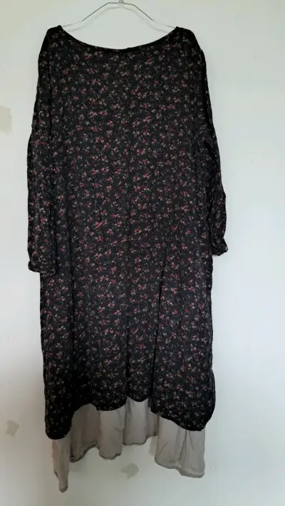 Vestido bohemio floral con botones - miniatura 4