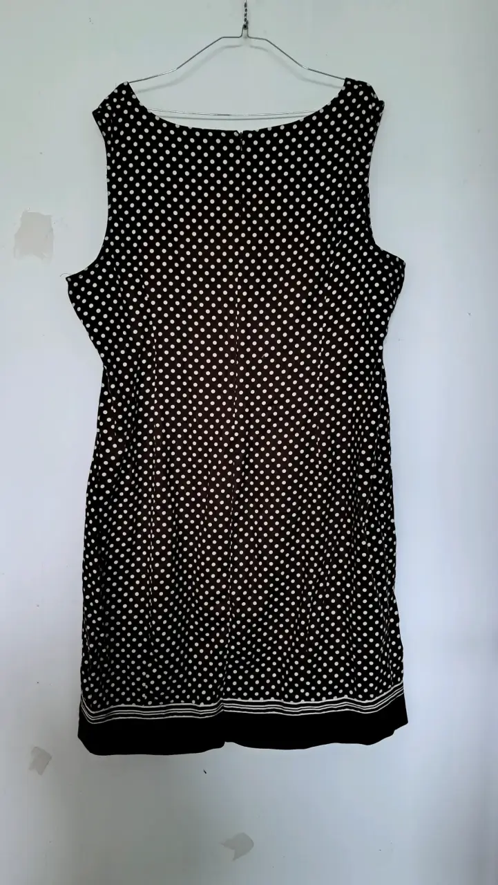 Vestido sin mangas con lunares negros y blancos - 3