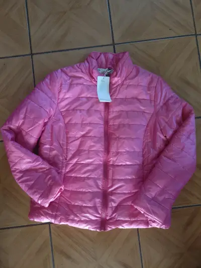 Chaqueta acolchada rosa para mujer - miniatura 2