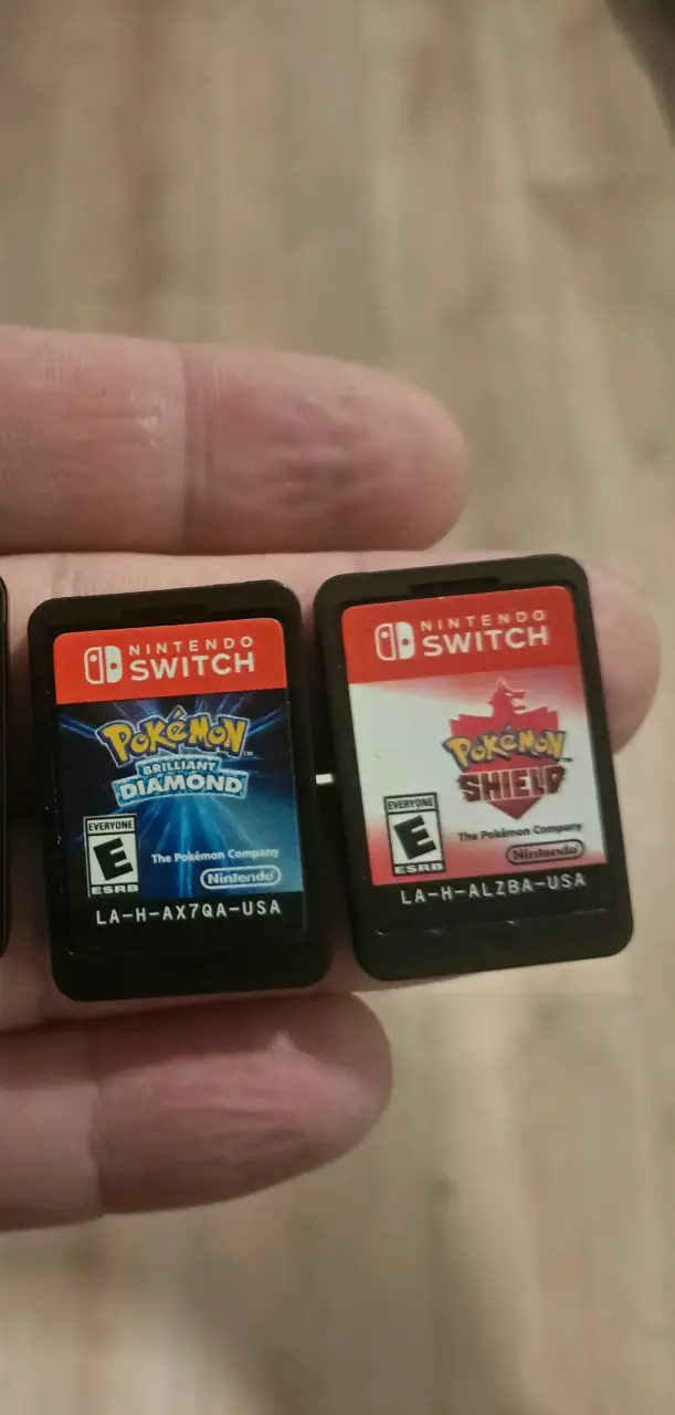 Cartuchos Nintendo Switch Pokémon Shield y Diamond - 2