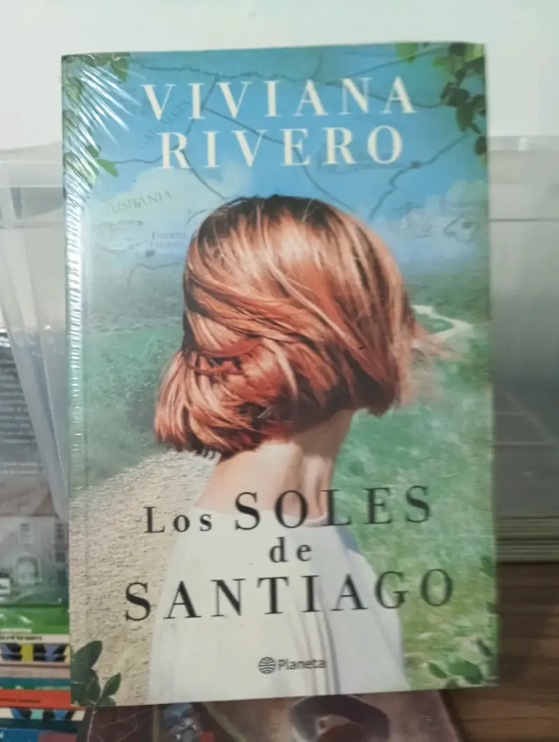 Libro 'Los Soles de Santiago' de Viviana Rivero - 1