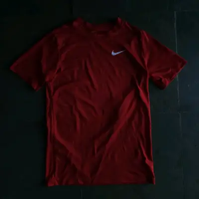 Polera Nike roja deportiva - miniatura 1