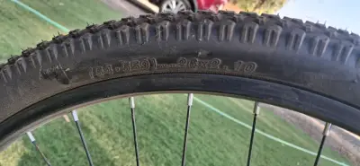 Neumático de bicicleta 26x2.10 en buen estado - miniatura 1