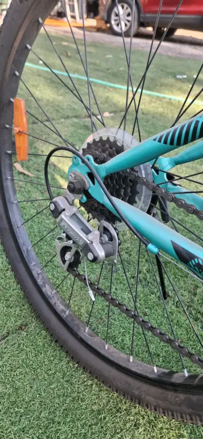Neumático de bicicleta 26x2.10 en buen estado - miniatura 3