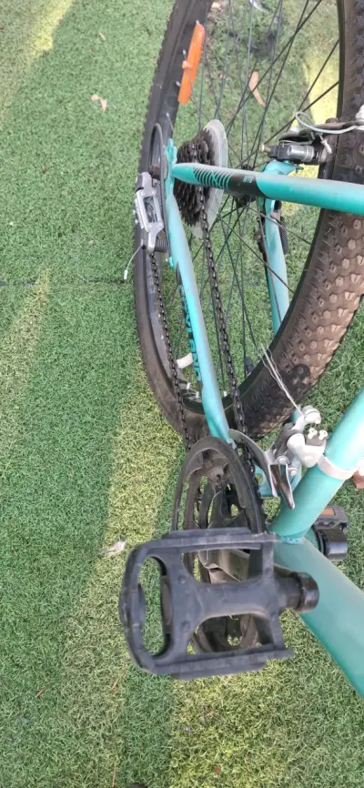 Neumático de bicicleta 26x2.10 en buen estado - miniatura 4