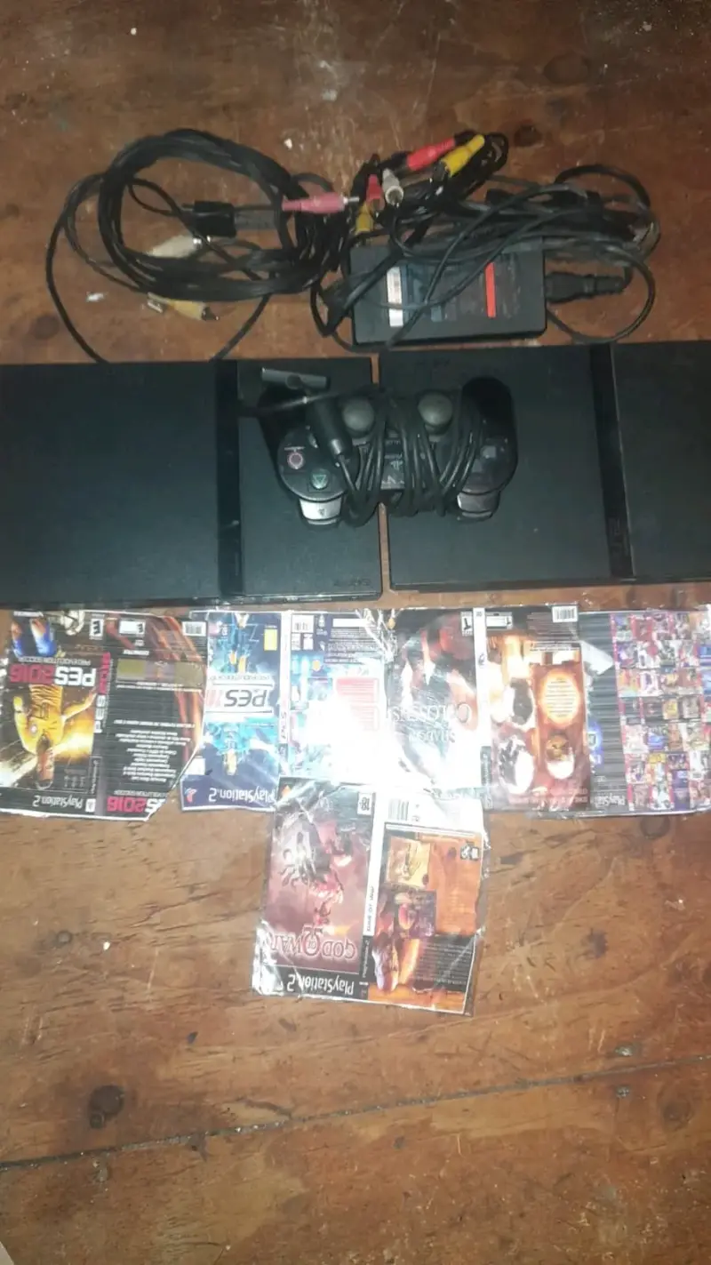 Consola PlayStation 2 con juegos y accesorios - 2