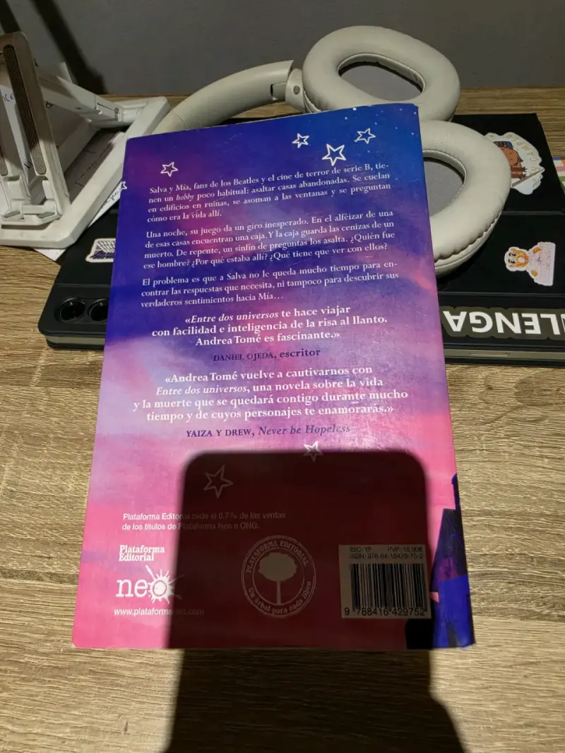 Libro 'Entre dos Universos' de Andrea Tomé - 2