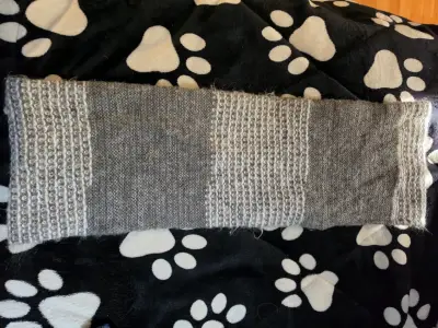Bufanda crochet gris tejida a mano - miniatura 1