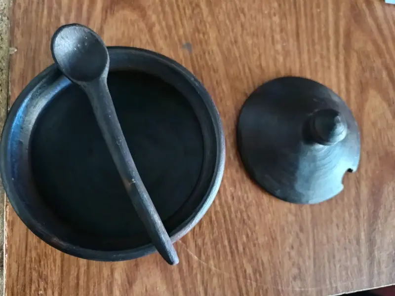 Azucarero y salero de greda. - 1