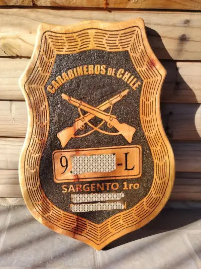 Escudo decorativo Carabineros de Chile en madera - miniatura 2