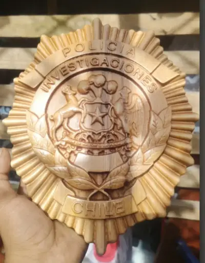 Escudo decorativo de madera PDI Chile - miniatura 1