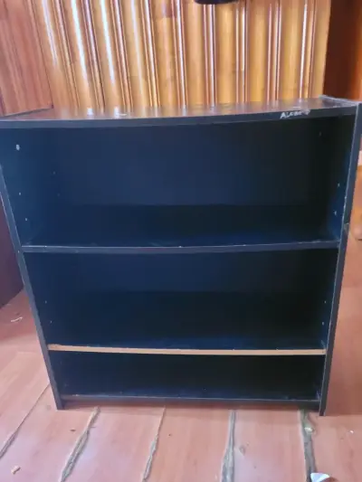 Estante de madera negro con tres niveles - miniatura 1