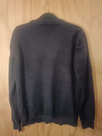 Suéter negro con logo discreto - miniatura 2