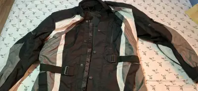 Chaqueta de moto negra con detalles reflectantes - miniatura 3
