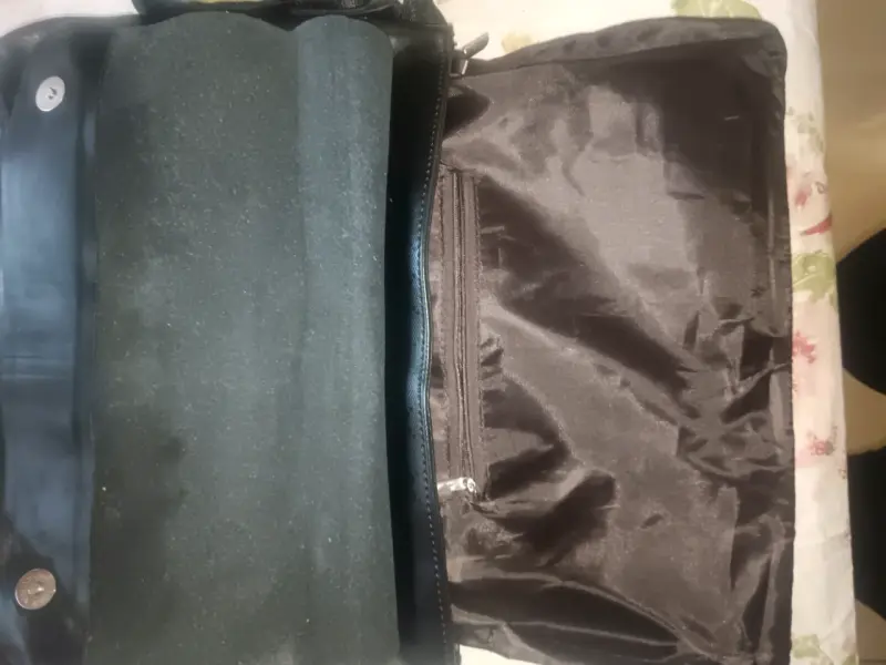 Bolso bandolera Gucci negro con detalle verde y rojo - 5