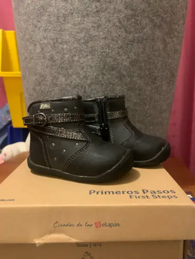 Botines negros para bebé marca Pillín nuevos T18. - miniatura 1