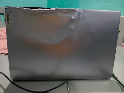Notebook Lenovo con pantalla de 15 pulgadas - miniatura 2