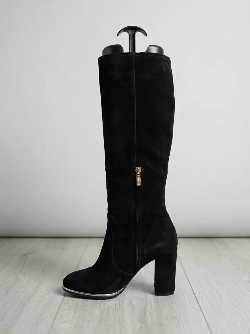 Botas altas negras de gamuza con cierre - 2