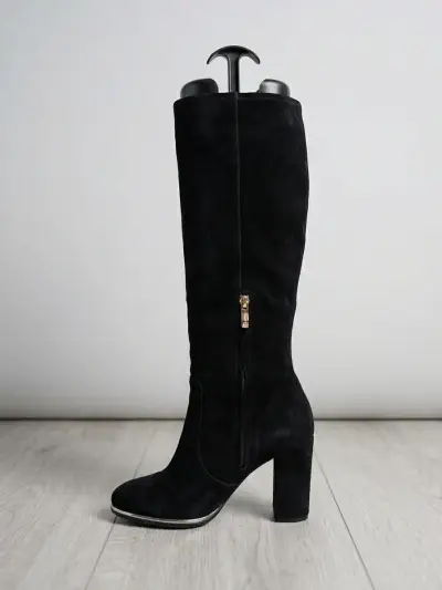 Botas altas negras de gamuza con cierre - miniatura 2
