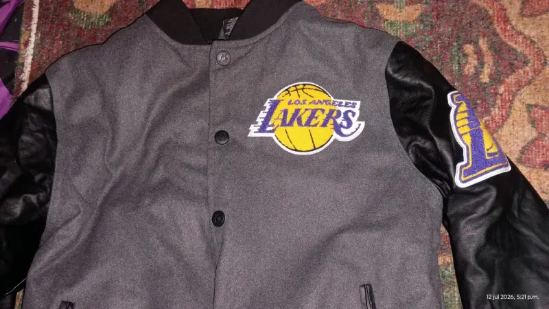 Chaqueta varsity Los Angeles Lakers gris y negra - 2