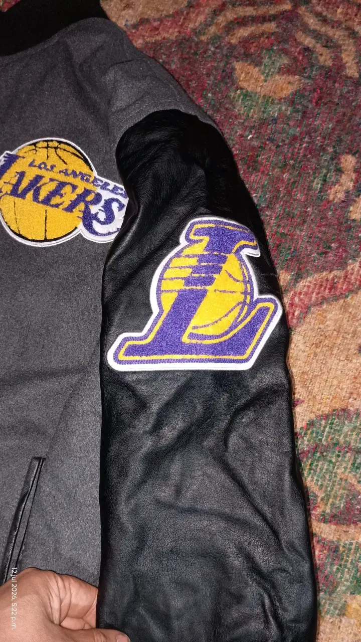 Chaqueta varsity Los Angeles Lakers gris y negra - 3