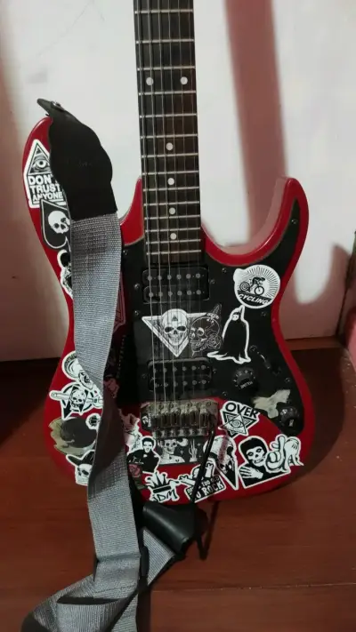 Guitarra eléctrica Ibanez con diseño personalizado - miniatura 2