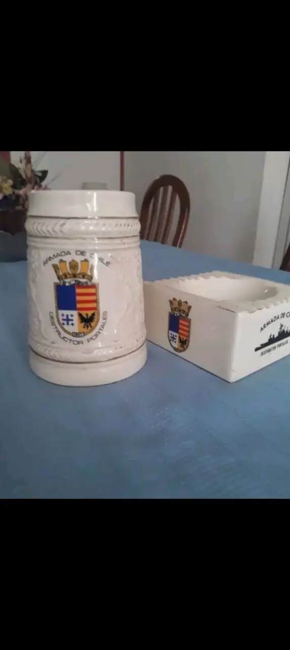 Jarro cervecero y cenizero Armada de Chile con ca