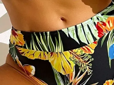 Bikini negro con estampado tropical - miniatura 3