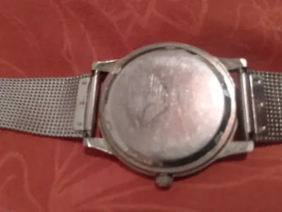 Reloj análogo de pulsera plateado - miniatura 3