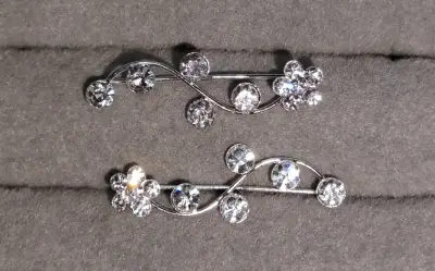 Pendientes de plata con diseño floral y cristales - miniatura 3