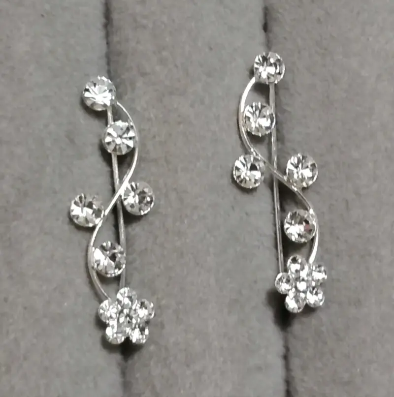 Pendientes de plata con diseño floral y cristales - 4