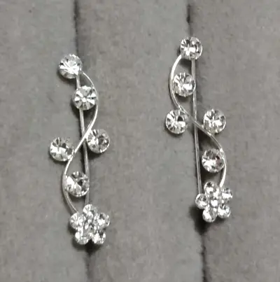 Pendientes de plata con diseño floral y cristales - miniatura 4