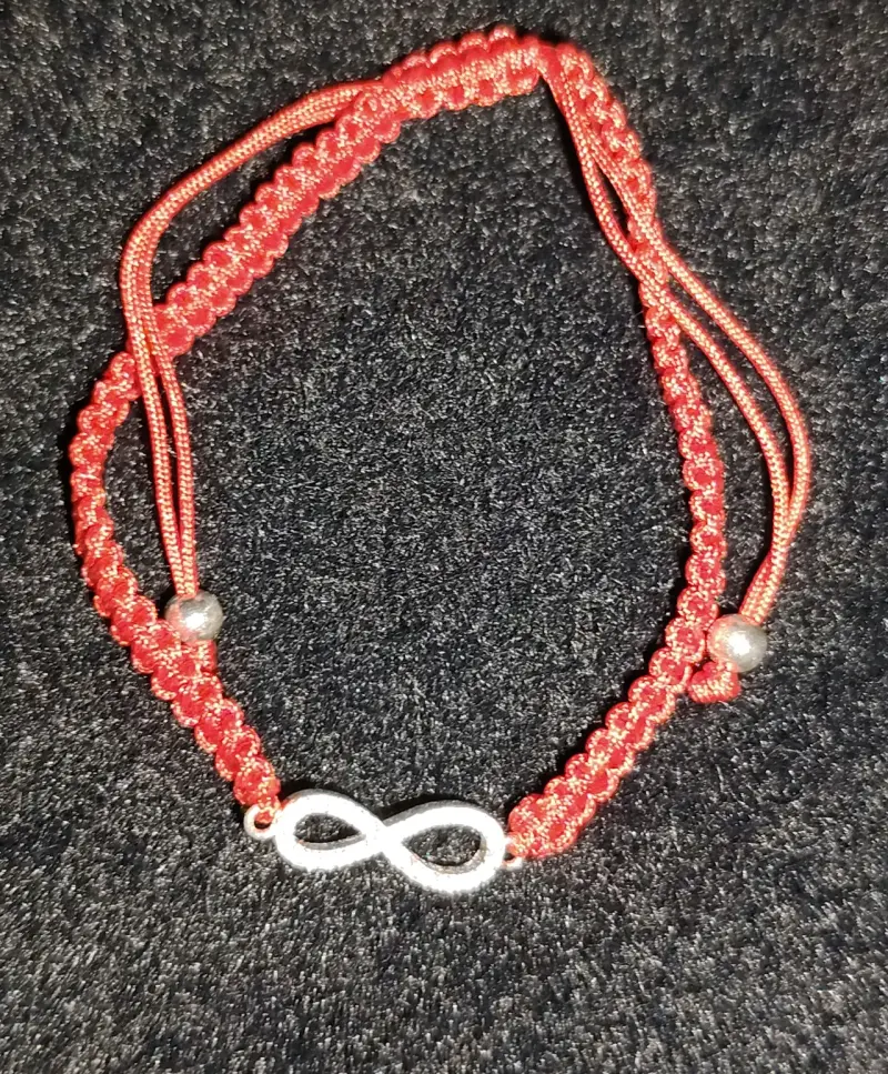 Pulsera roja con símbolo de infinito - 1