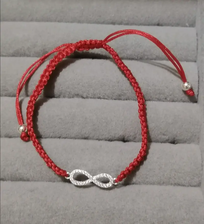 Pulsera roja con símbolo de infinito - 4