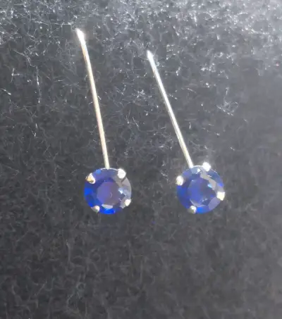 Pendientes de plata con zafiros azules - miniatura 1