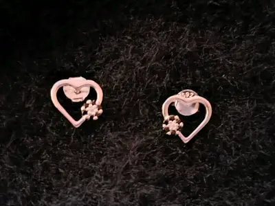 Aros de plata en forma de corazón - miniatura 1